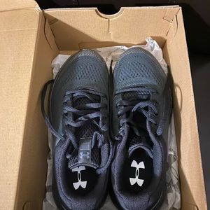 Brand New Under Armor tennis shoes size 3 never worn